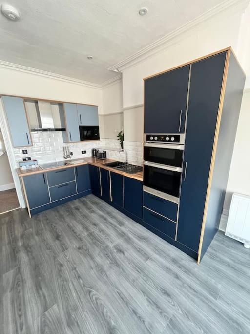 Stunning 2 Bedroom Ground Floor Sea View Apartment Rhôs-on-Sea Buitenkant foto