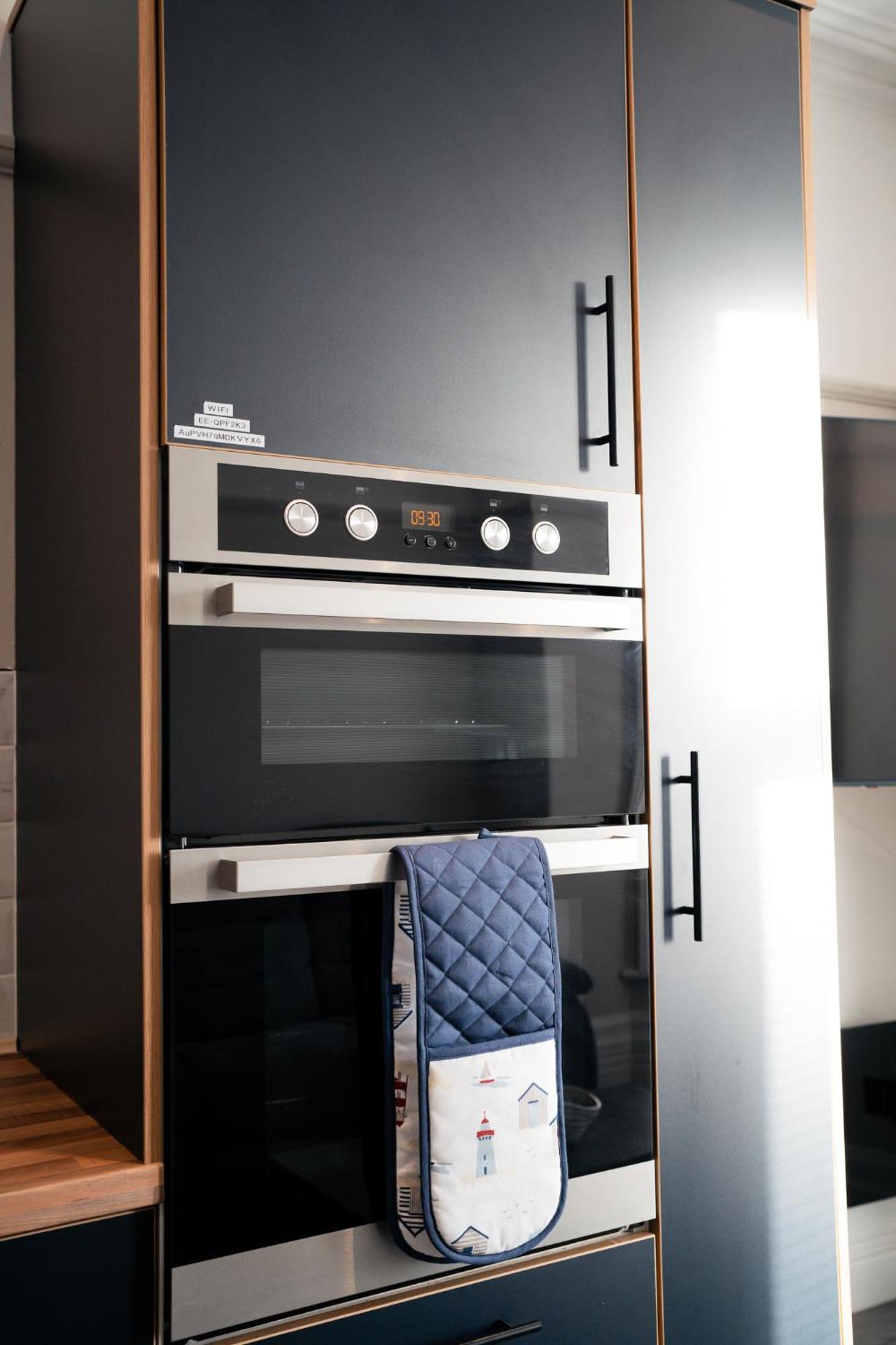 Stunning 2 Bedroom Ground Floor Sea View Apartment Rhôs-on-Sea Buitenkant foto
